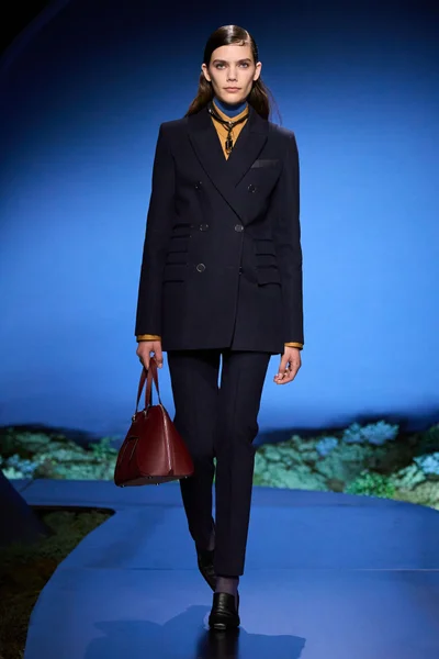 Look 12
